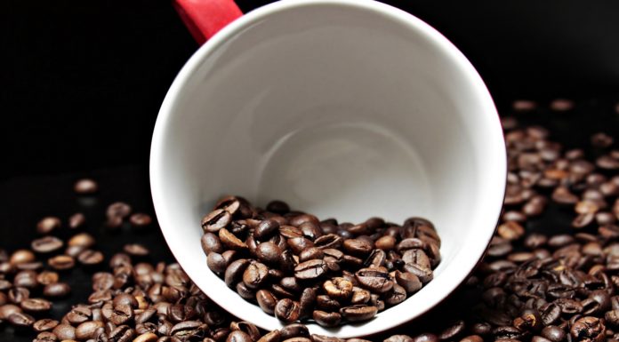 Peeling kawowy – na jakie partie ciała działa? Peeling kawowy