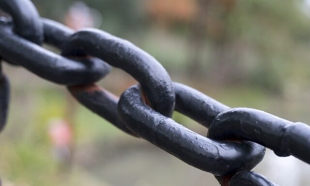 Czy smarować linki przerzutek?