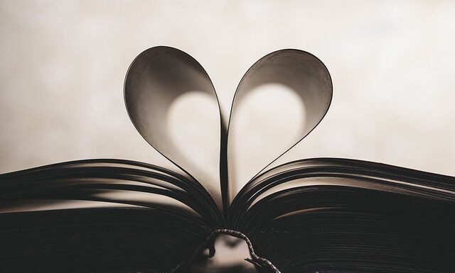 Jak sprawdzić którą stroną materaca jest twardsza?