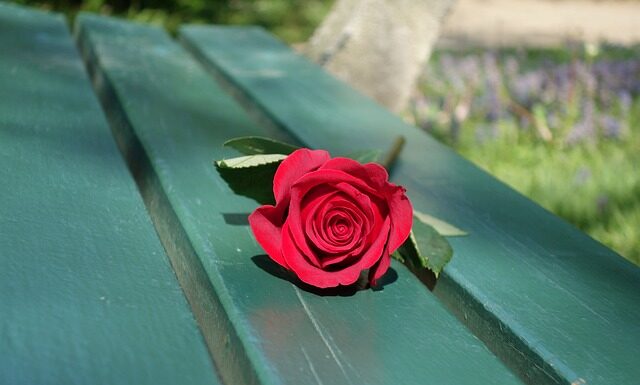 Jak zrobić ławkę ze starego łóżka?