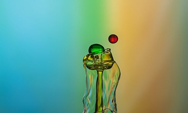 Z jaką prędkością płynie łódź podwodna? Z jaką prędkością płynie łódź podwodna?