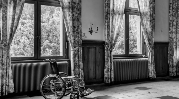 Jaki wózek inwalidzki wybrać dla osoby starszej